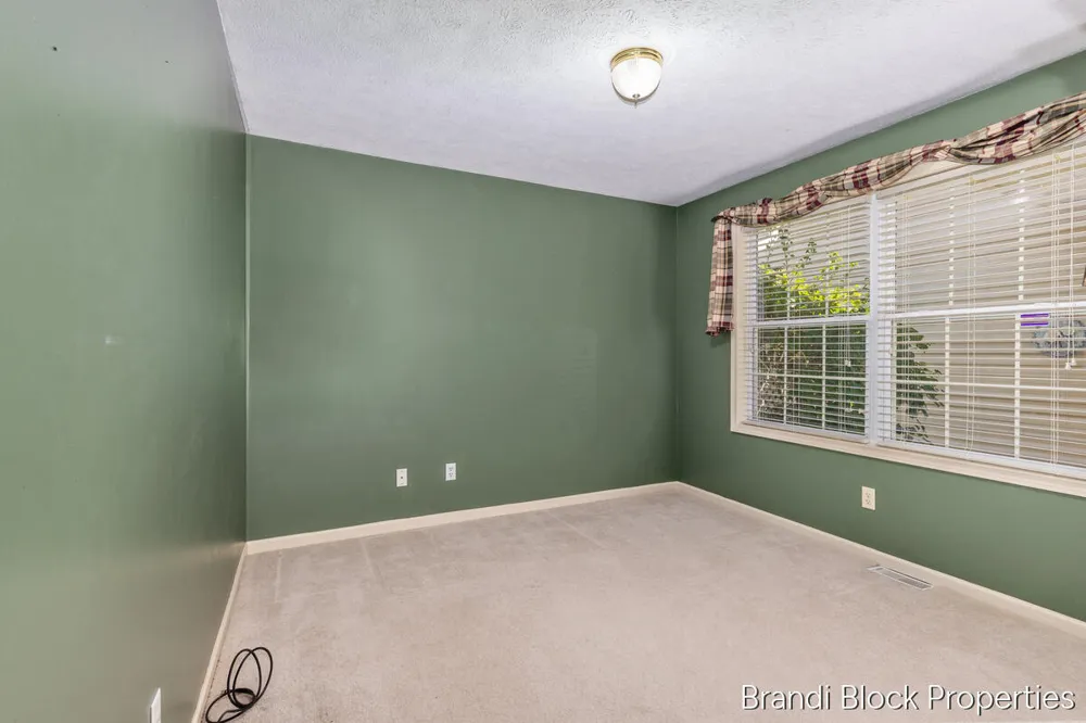 59 Pond Ridge Drive NE #20 Grand Rapids Charter Township, MI 49546