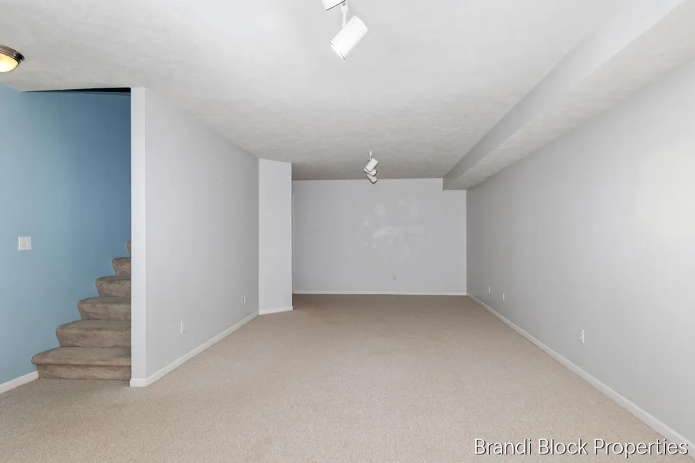 59 Pond Ridge Drive NE #20 Grand Rapids Charter Township, MI 49546