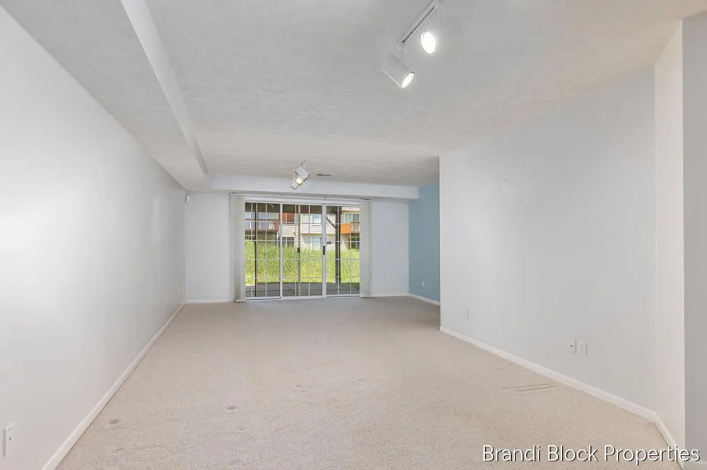 59 Pond Ridge Drive NE #20 Grand Rapids Charter Township, MI 49546
