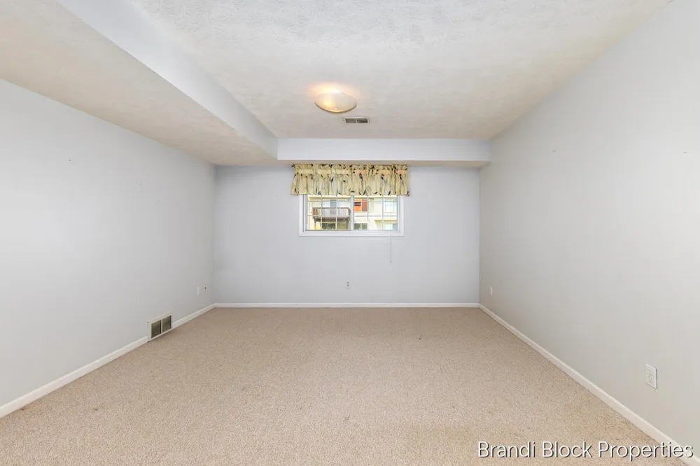 59 Pond Ridge Drive NE #20 Grand Rapids Charter Township, MI 49546