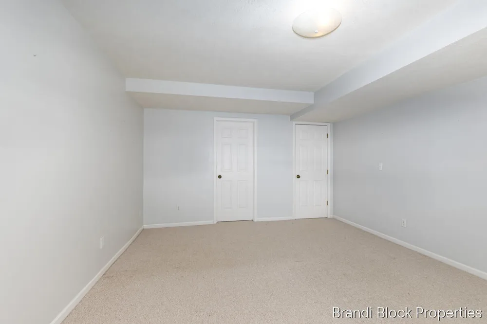 59 Pond Ridge Drive NE #20 Grand Rapids Charter Township, MI 49546