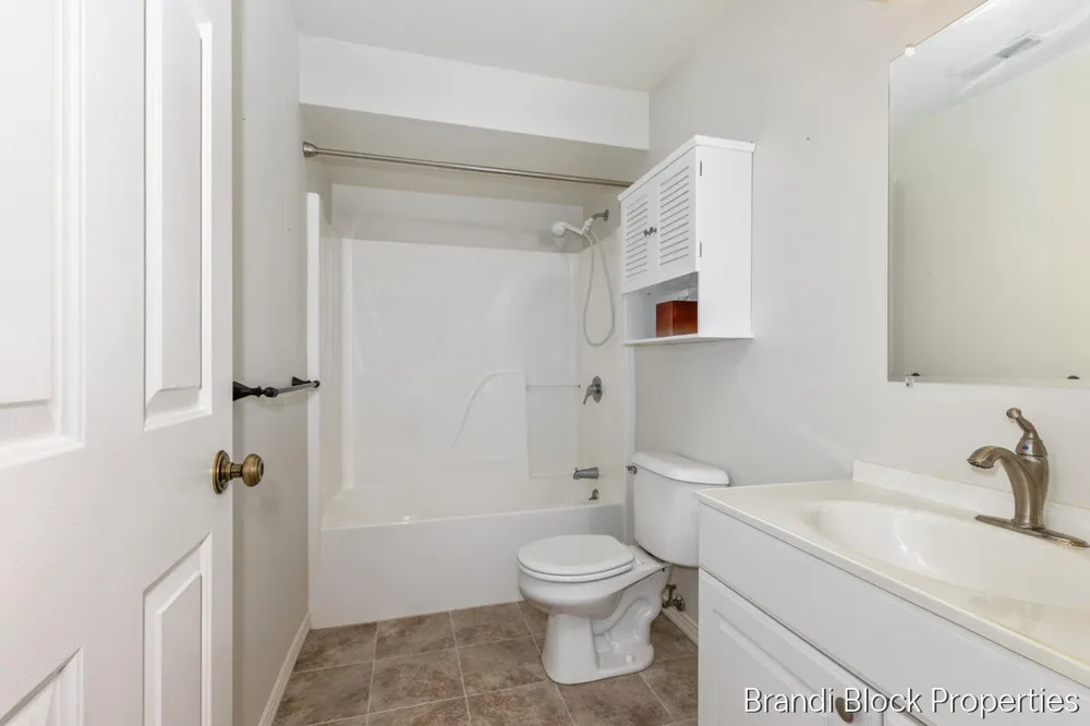 59 Pond Ridge Drive NE #20 Grand Rapids Charter Township, MI 49546