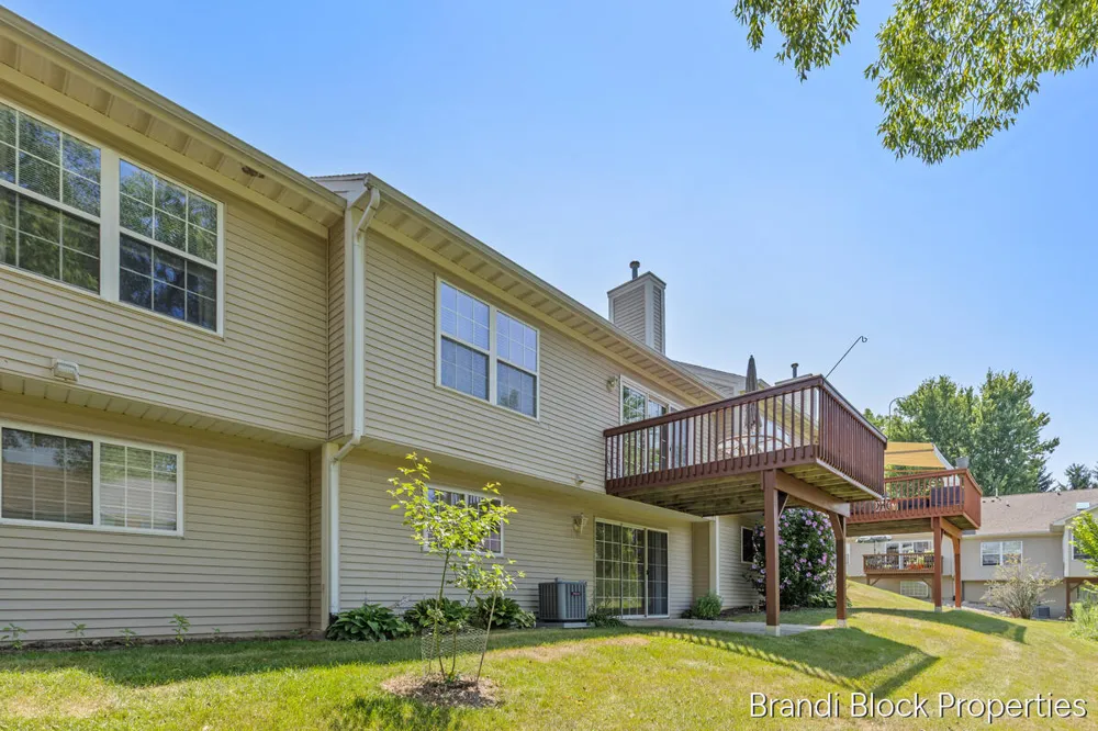 59 Pond Ridge Drive NE #20 Grand Rapids Charter Township, MI 49546