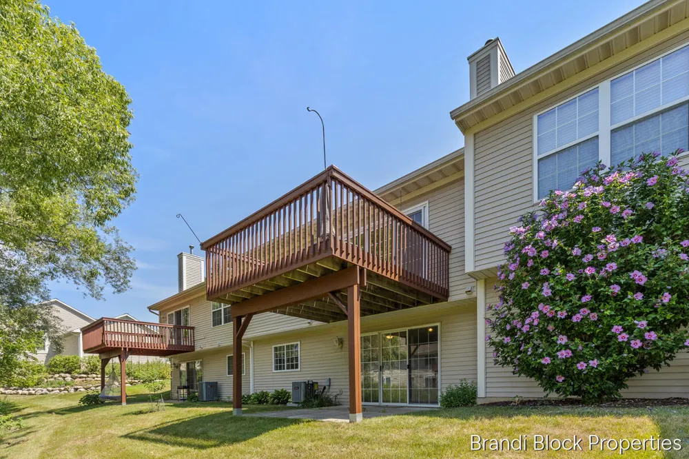 59 Pond Ridge Drive NE #20 Grand Rapids Charter Township, MI 49546