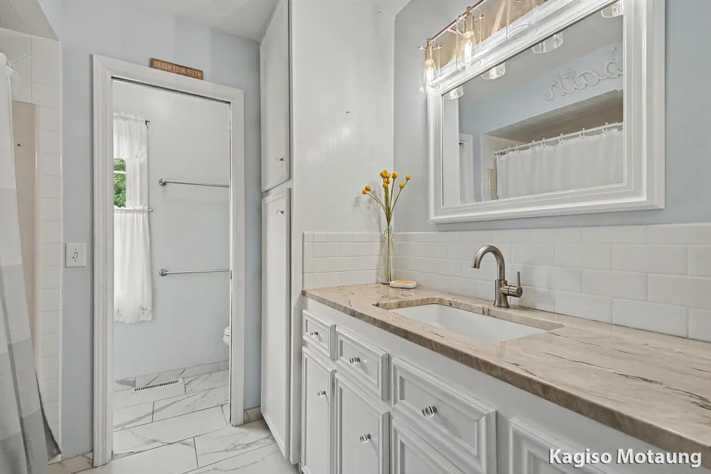 14259 Sunview Drive Holland Charter Township, MI 49424