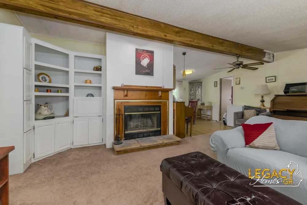 1163 Maple Leaf Lane NW Walker City, MI 49534
