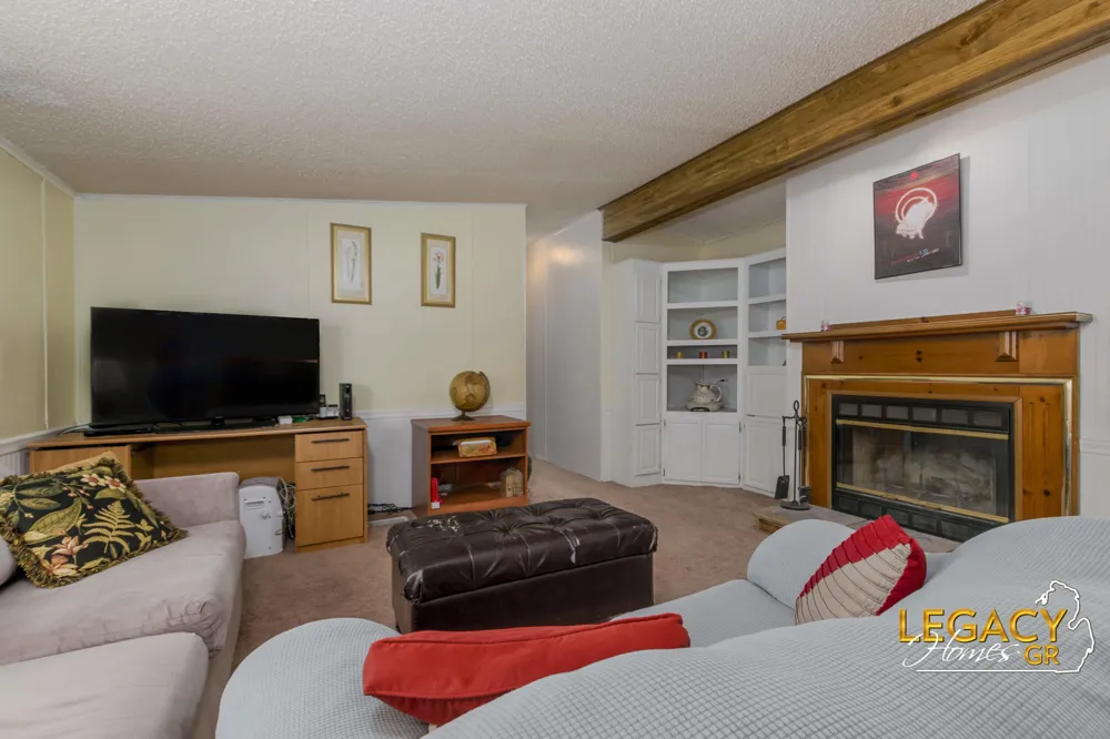 1163 Maple Leaf Lane NW Walker City, MI 49534