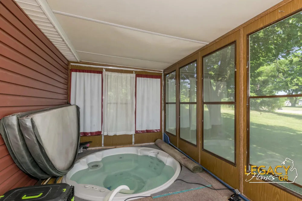 1163 Maple Leaf Lane NW Walker City, MI 49534