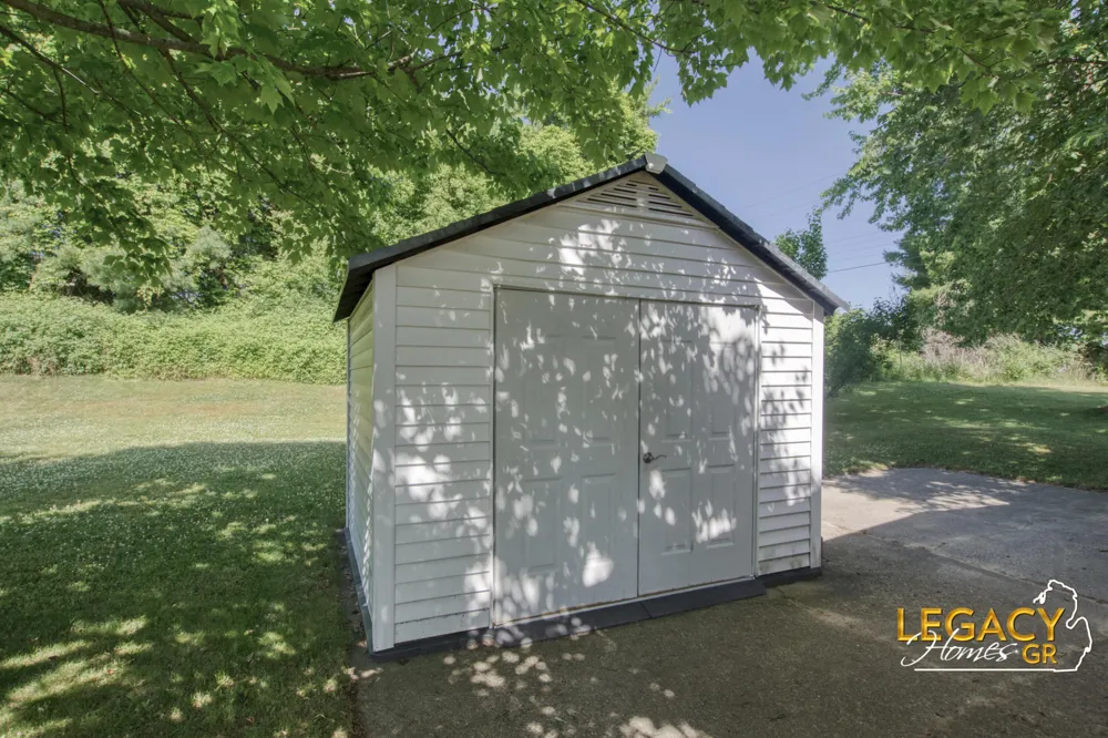 1163 Maple Leaf Lane NW Walker City, MI 49534