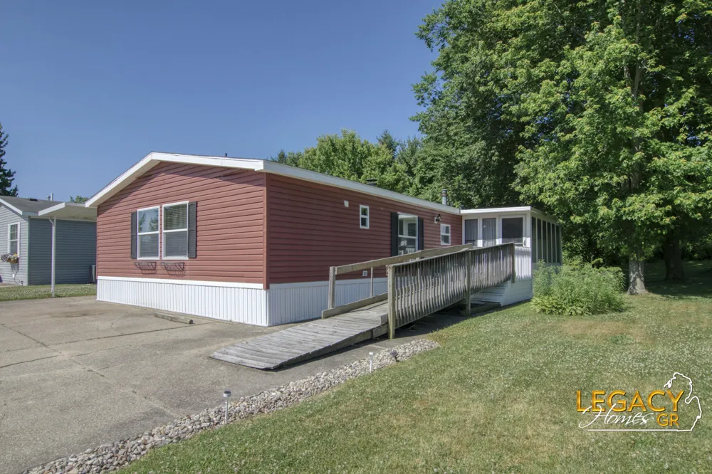 1163 Maple Leaf Lane NW Walker City, MI 49534