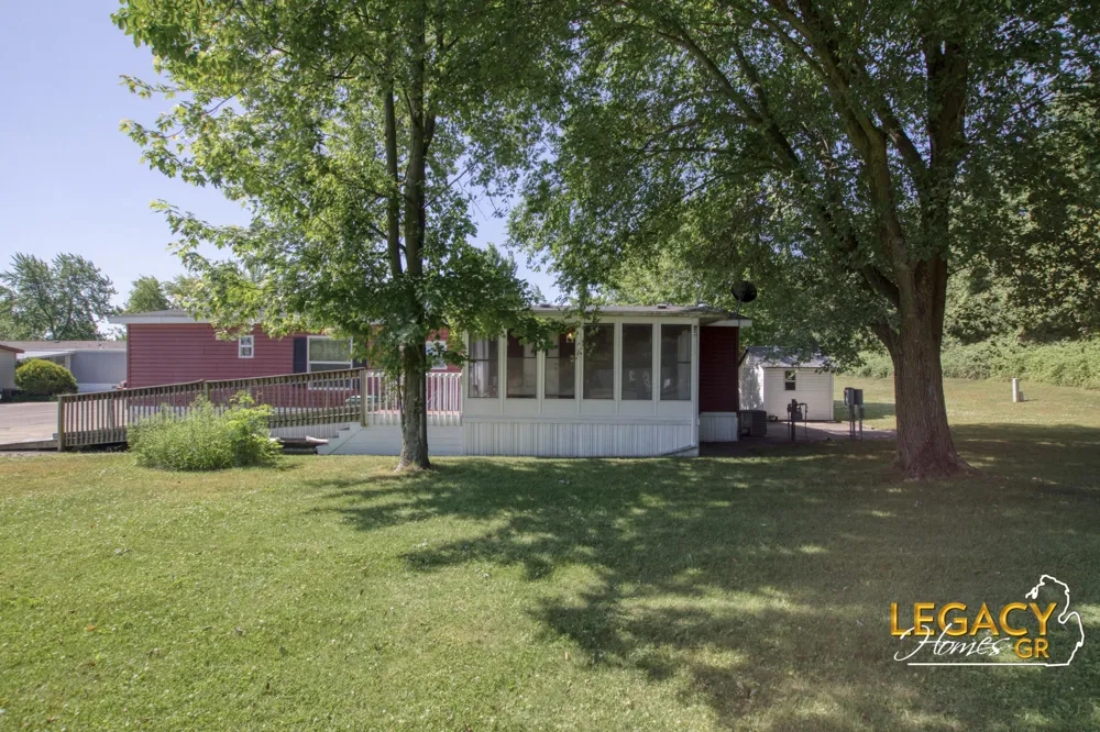 1163 Maple Leaf Lane NW Walker City, MI 49534