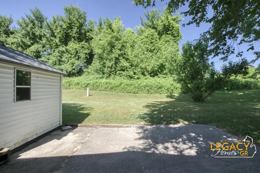 1163 Maple Leaf Lane NW Walker City, MI 49534