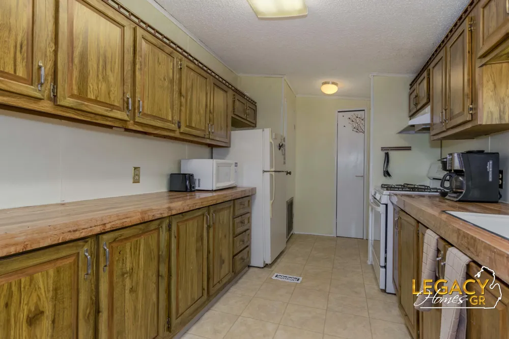1163 Maple Leaf Lane NW Walker City, MI 49534