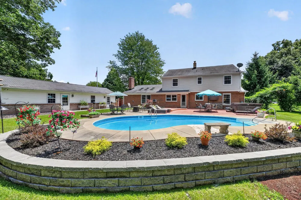 351 W Ridge Circle Oshtemo Charter Township, MI 49009