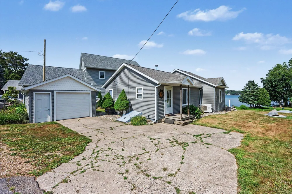 731 Beechwood Drive Hope Township, MI 49046