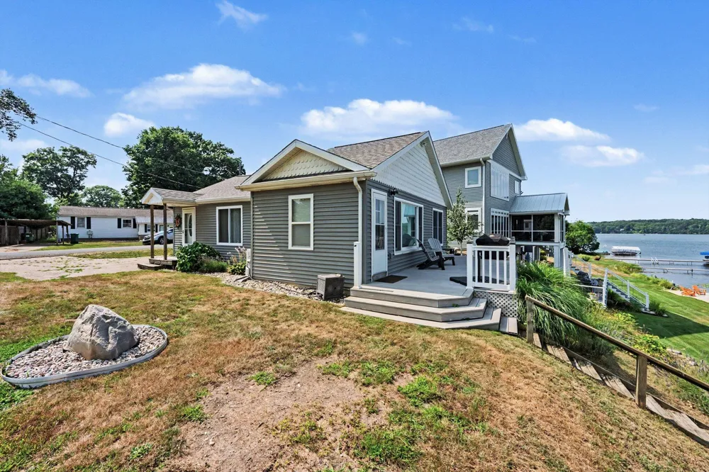 731 Beechwood Drive Hope Township, MI 49046