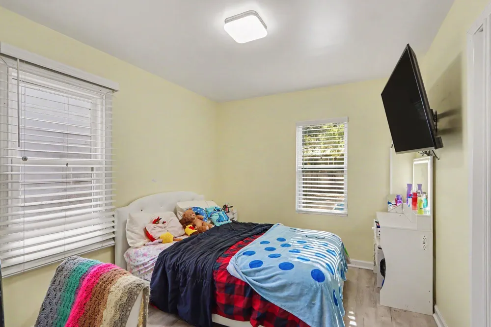 1323 Coolidge Avenue Kalamazoo Charter Township, MI 49006
