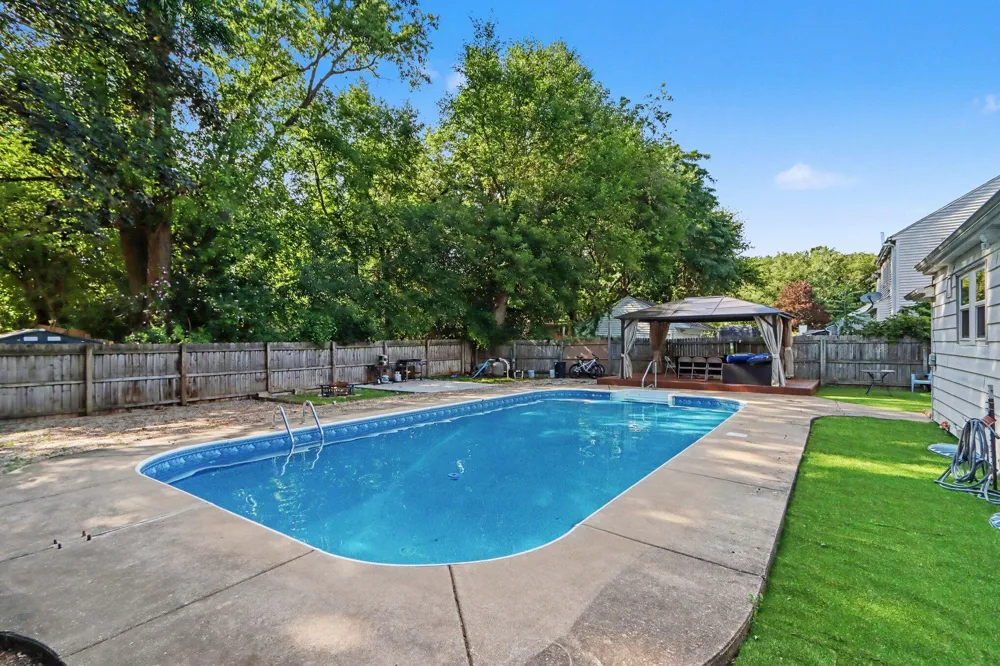 1323 Coolidge Avenue Kalamazoo Charter Township, MI 49006