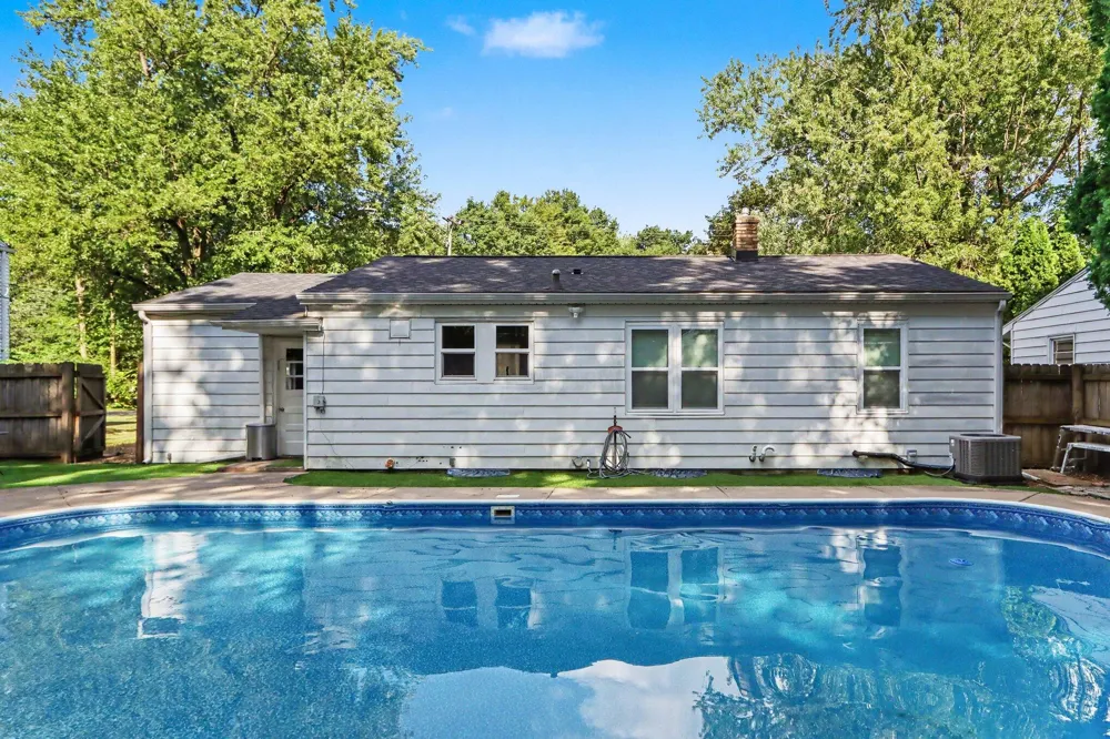 1323 Coolidge Avenue Kalamazoo Charter Township, MI 49006