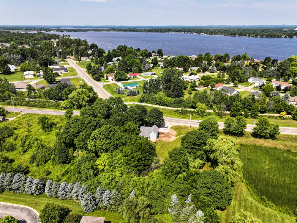 745 Sunnyside Drive Cadillac City, MI 49601