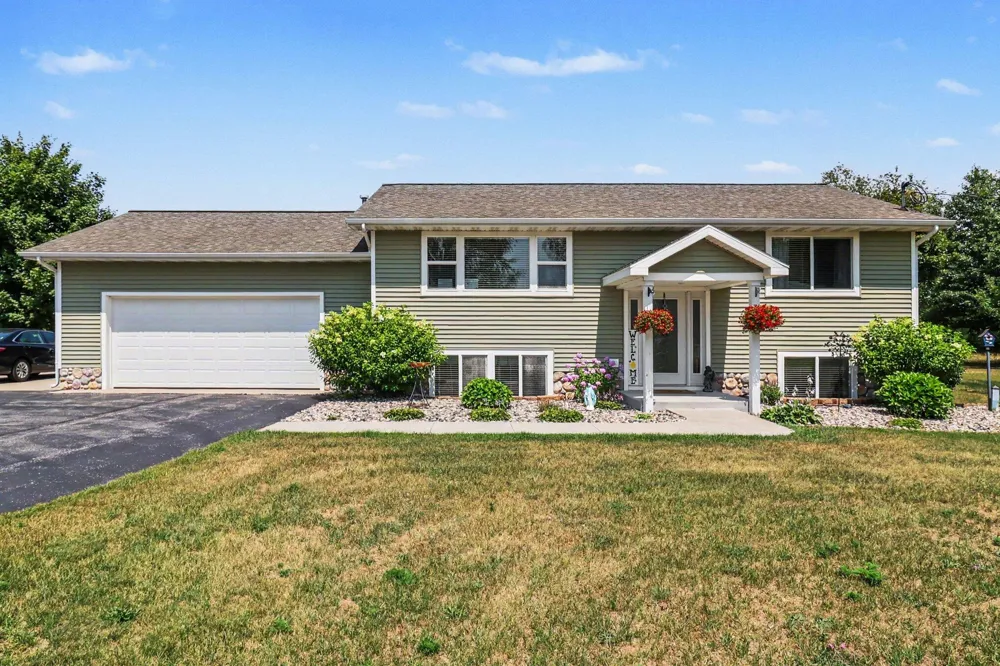 5832 Potter Road Onekama Township, MI 49614