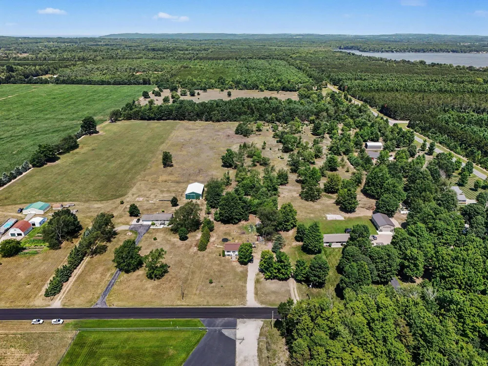 5832 Potter Road Onekama Township, MI 49614