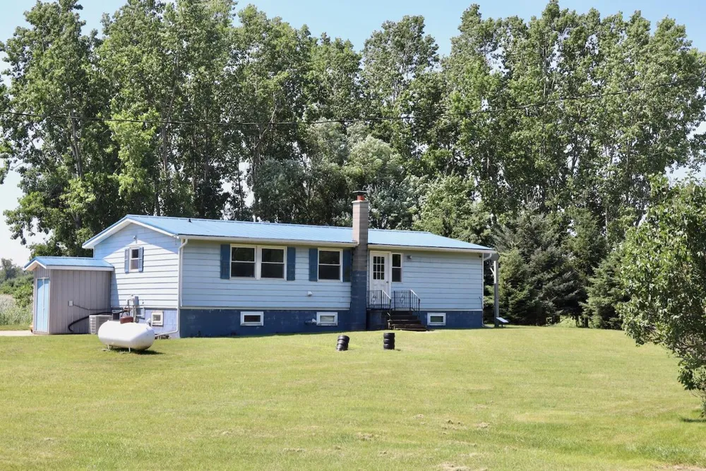 1824 W Bessinger Road Au Gres Township, MI 48765