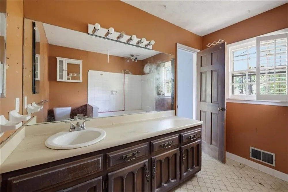 3594 Ale Circle East Point, GA 30344