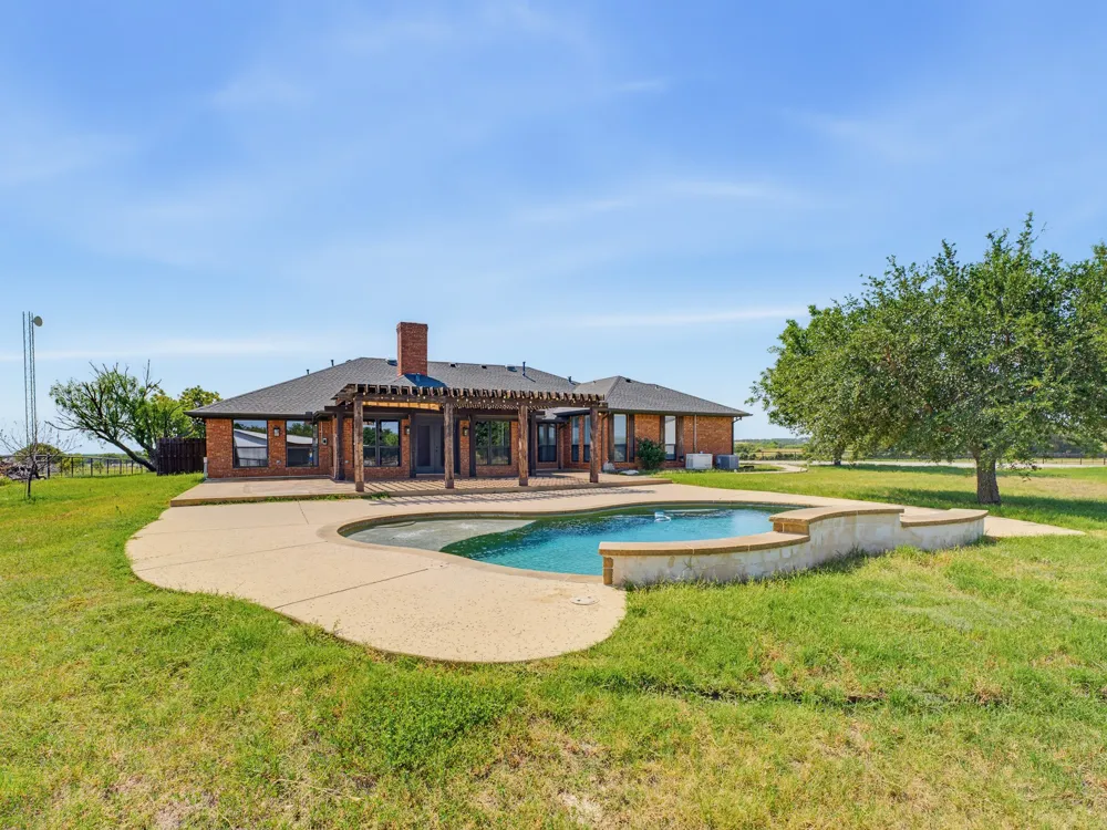 601 County Road 3525 Paradise, TX 76073