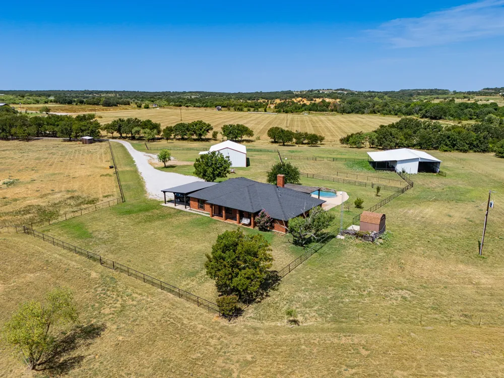 601 County Road 3525 Paradise, TX 76073