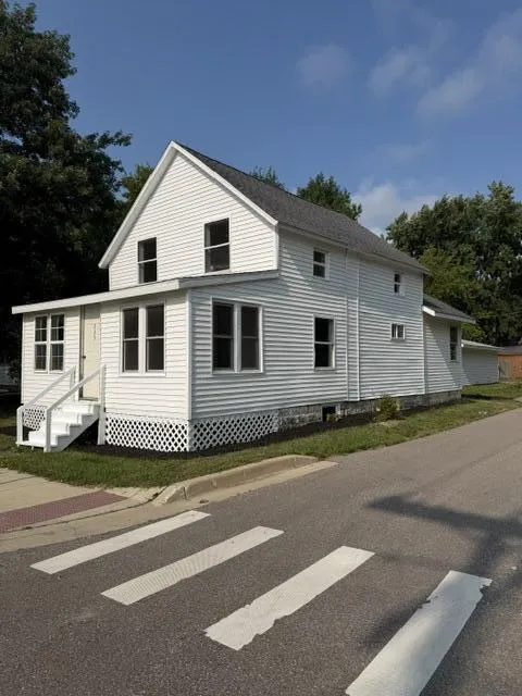 335 S Pleasant Street Watervliet City, MI 49098