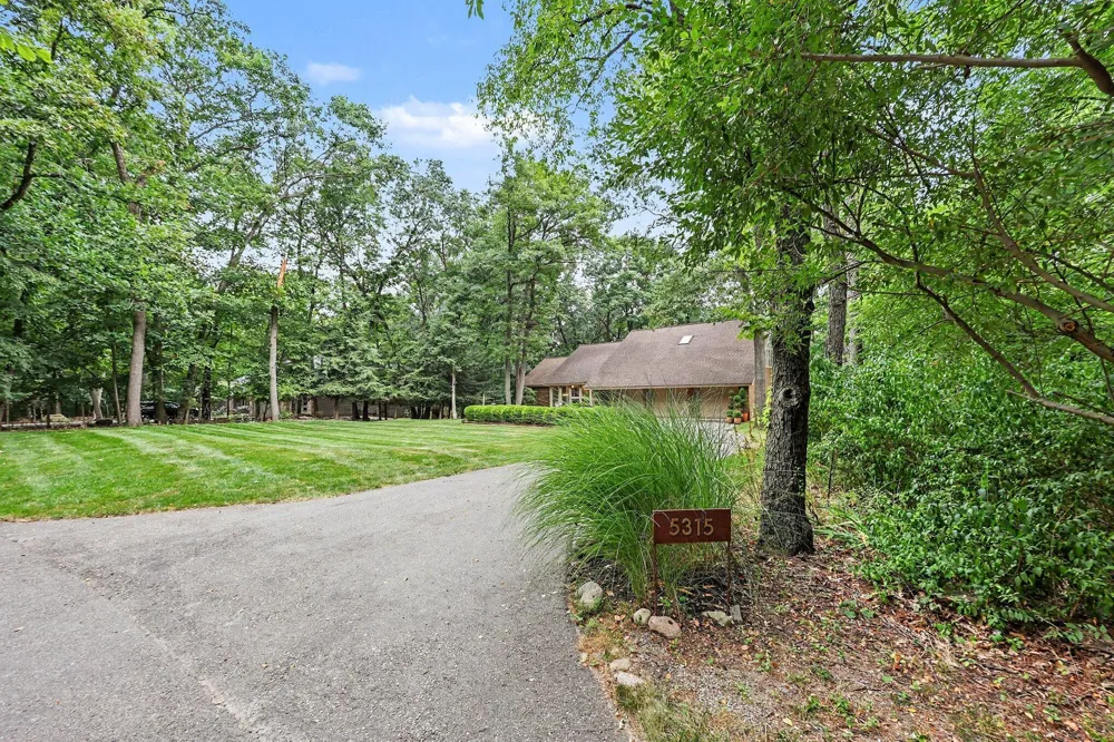 5315 Red Fox Run Superior Charter Township, MI 48105