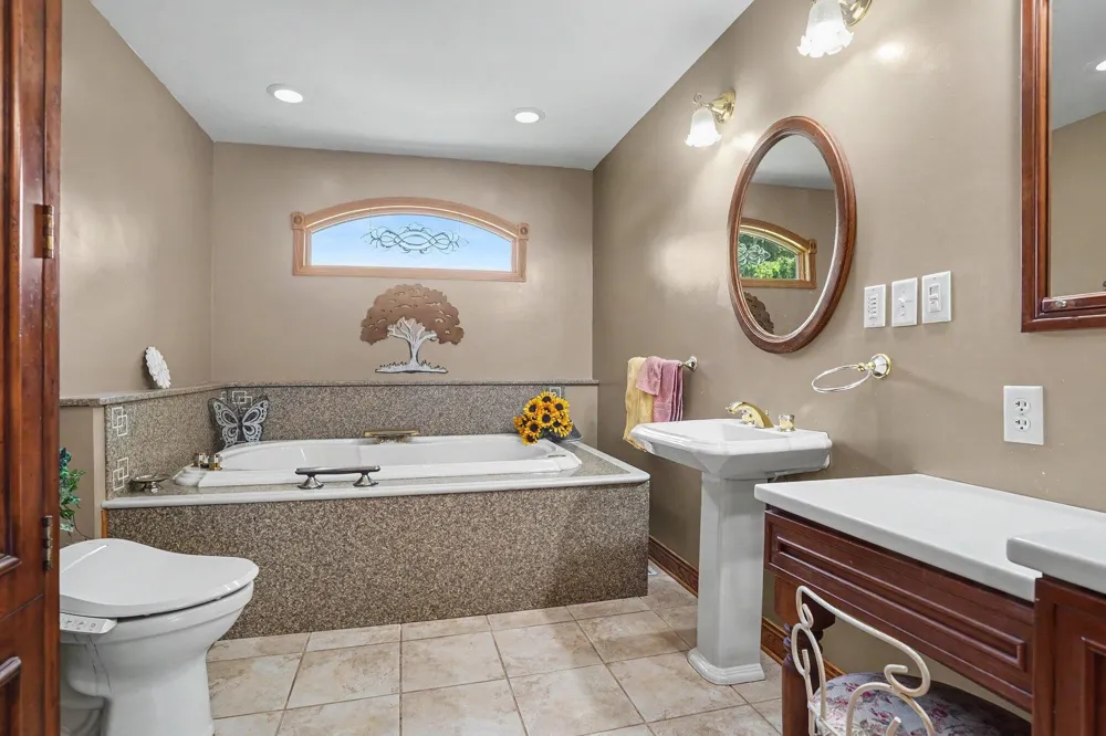 15332 Kevin Grand Haven Charter Township, MI 49417