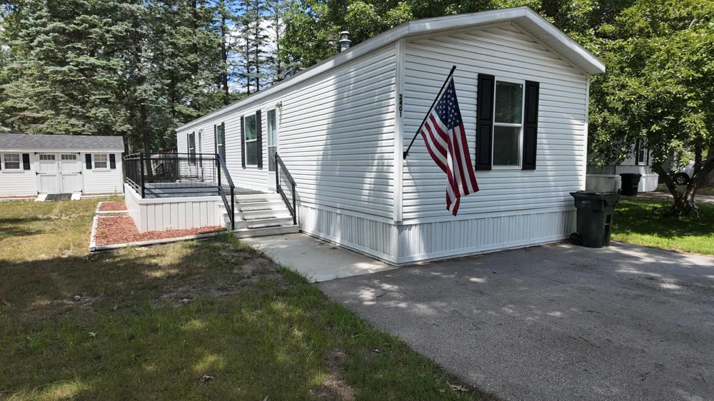 2401 Oak Street Cedar Creek Township, MI 49457