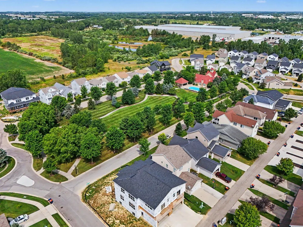2129 Kensington Park Circle Holland City, MI 49423