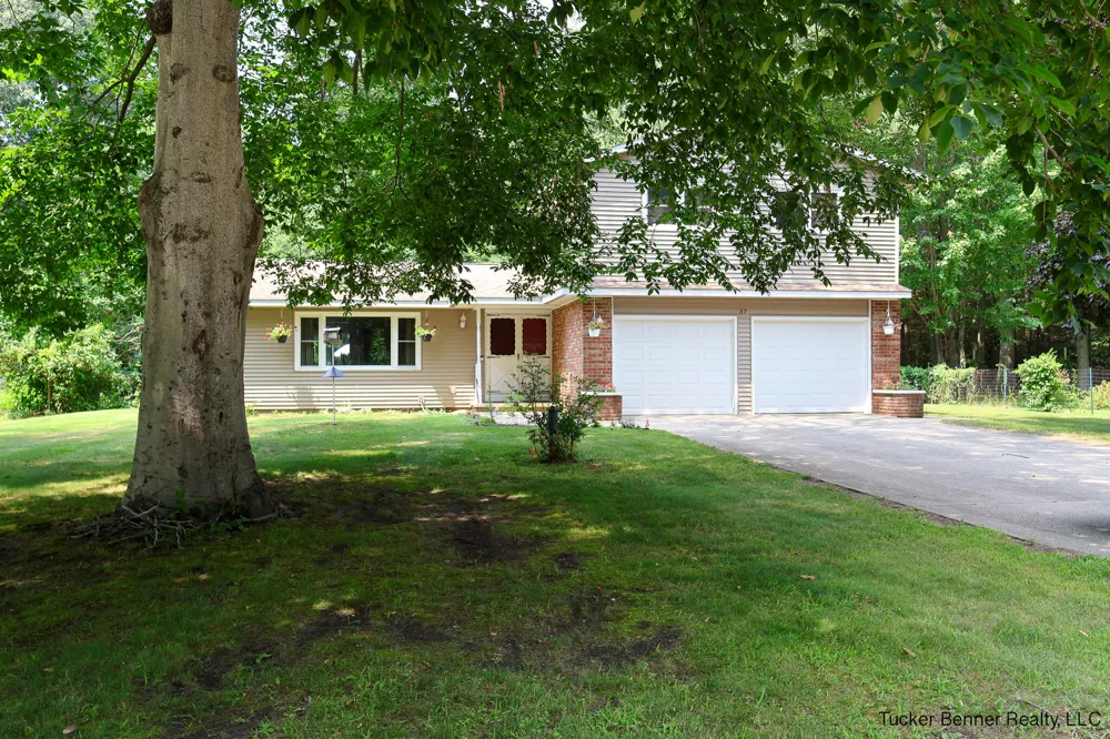 37 S Bear Lake Road Laketon Township, MI 49445