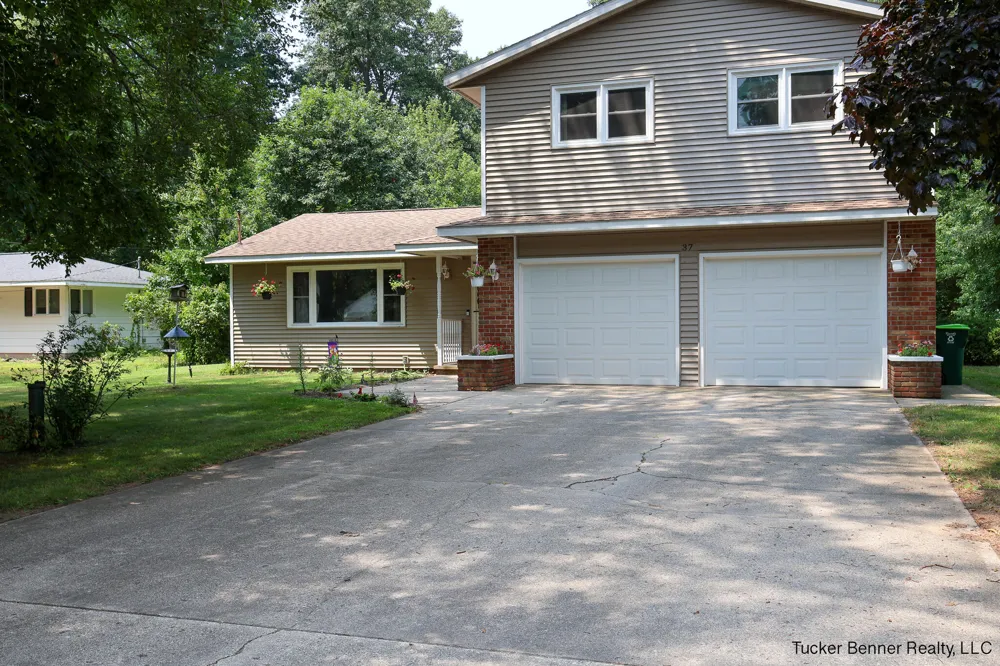 37 S Bear Lake Road Laketon Township, MI 49445