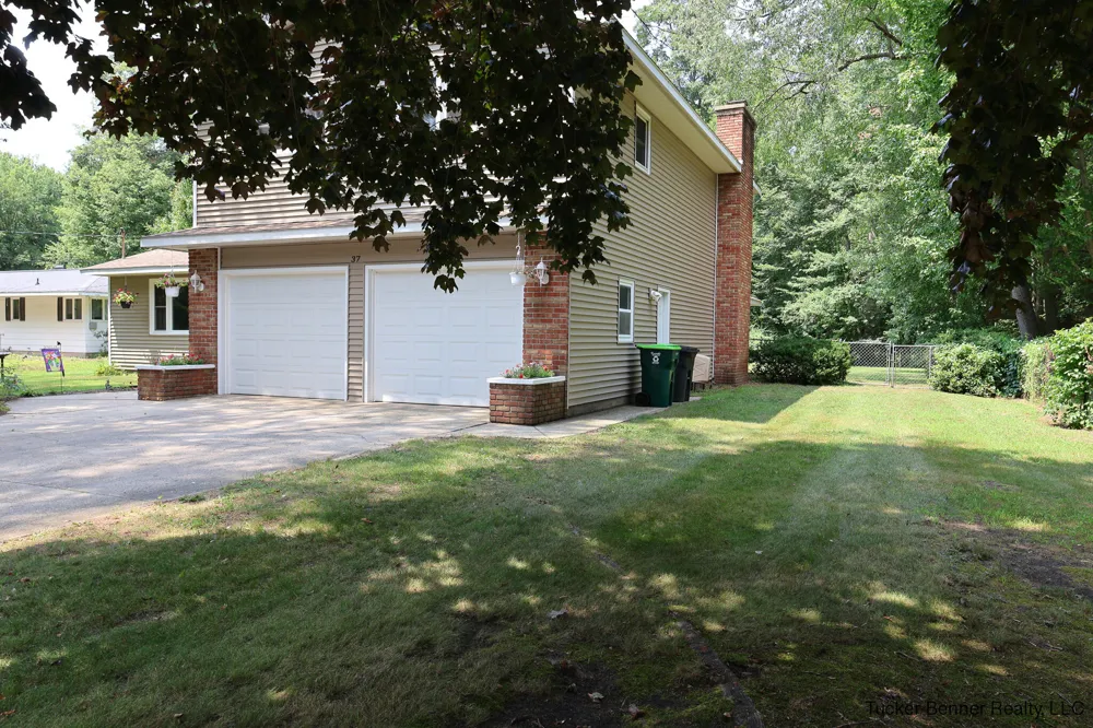 37 S Bear Lake Road Laketon Township, MI 49445