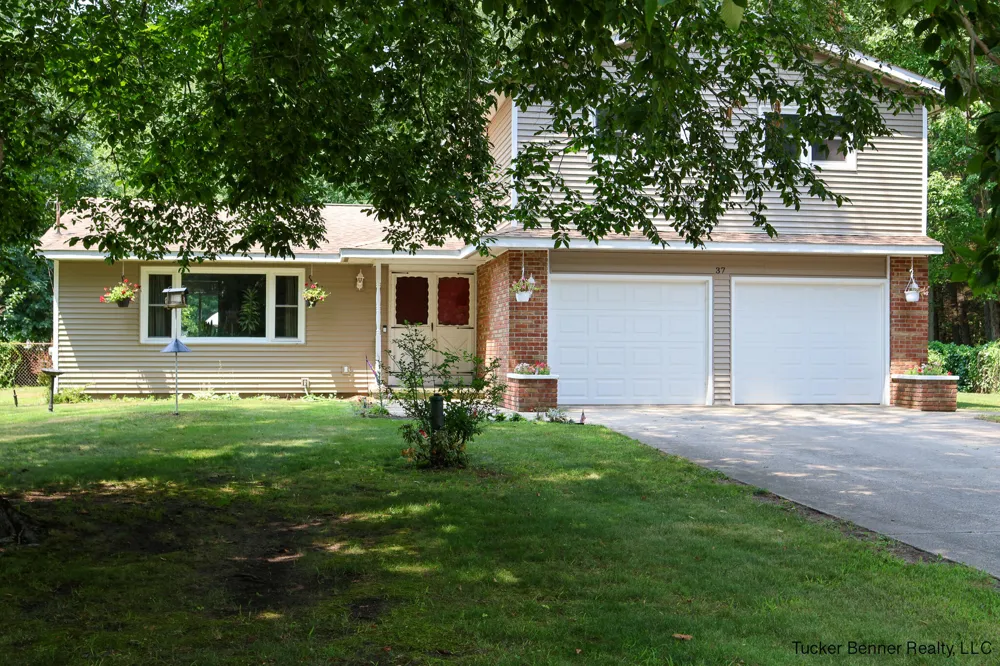 37 S Bear Lake Road Laketon Township, MI 49445