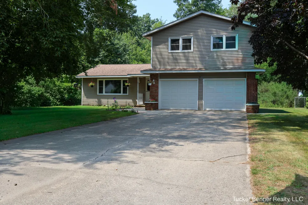 37 S Bear Lake Road Laketon Township, MI 49445
