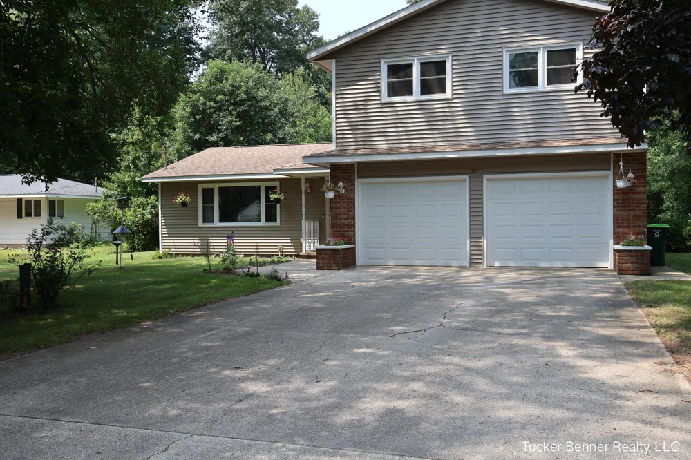 37 S Bear Lake Road Laketon Township, MI 49445