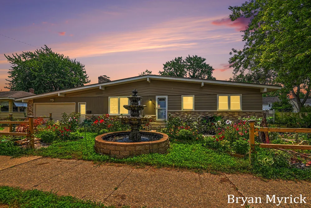 182 E 25th Street Holland City, MI 49423