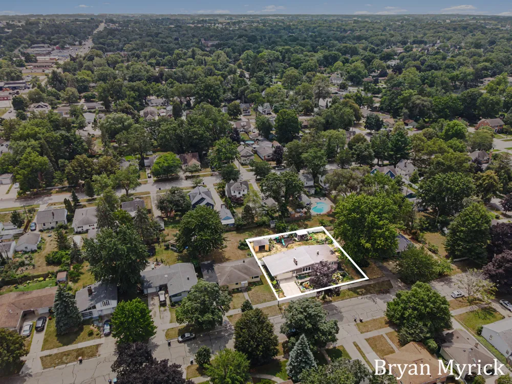 182 E 25th Street Holland City, MI 49423