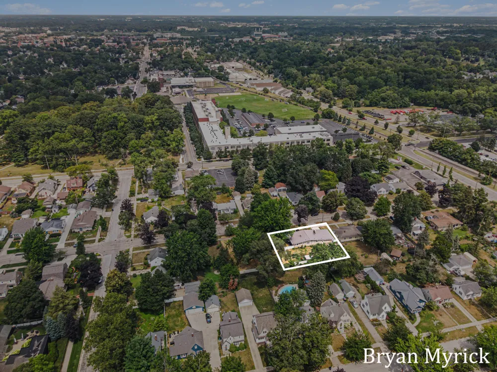 182 E 25th Street Holland City, MI 49423