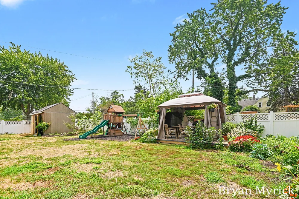 182 E 25th Street Holland City, MI 49423