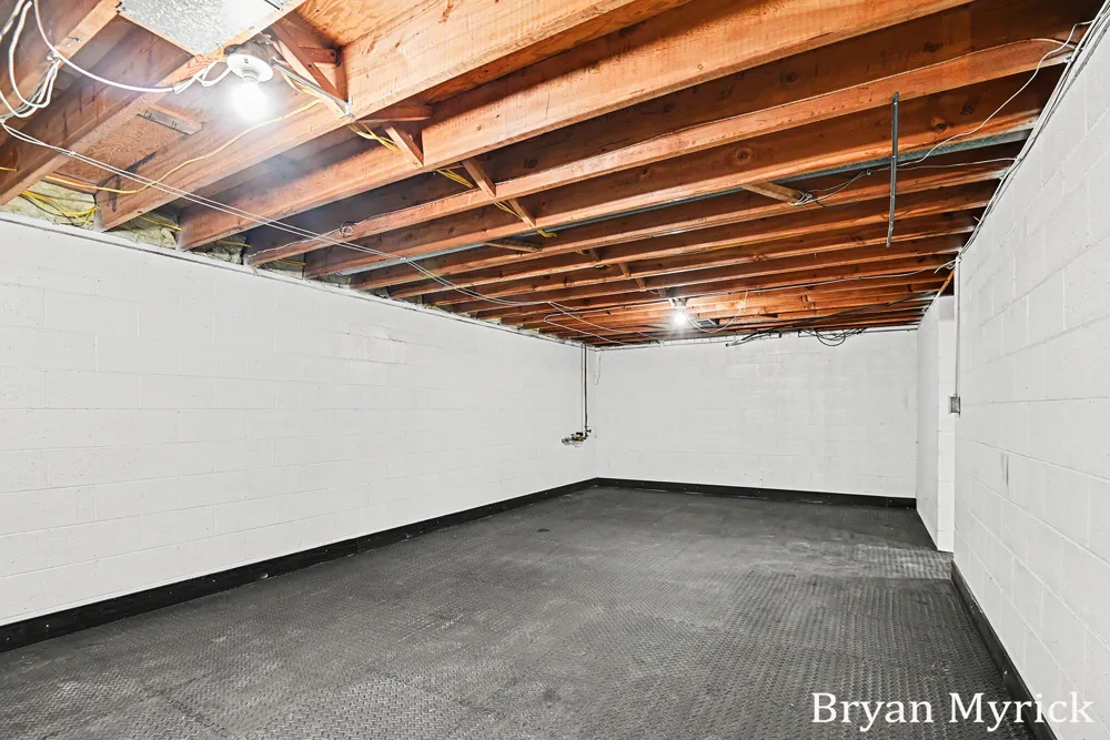 182 E 25th Street Holland City, MI 49423