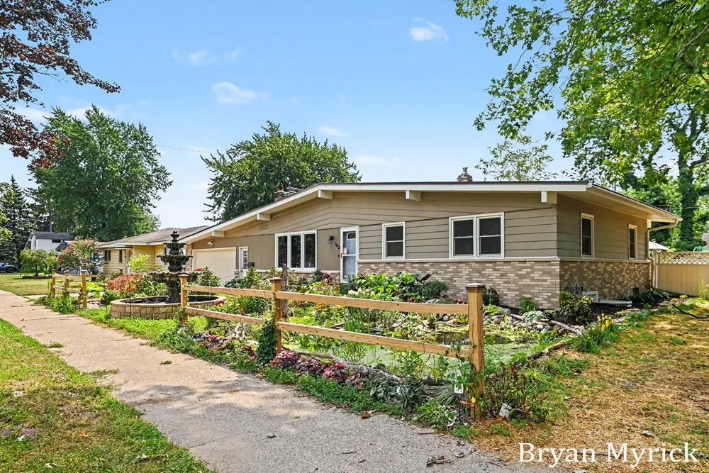 182 E 25th Street Holland City, MI 49423
