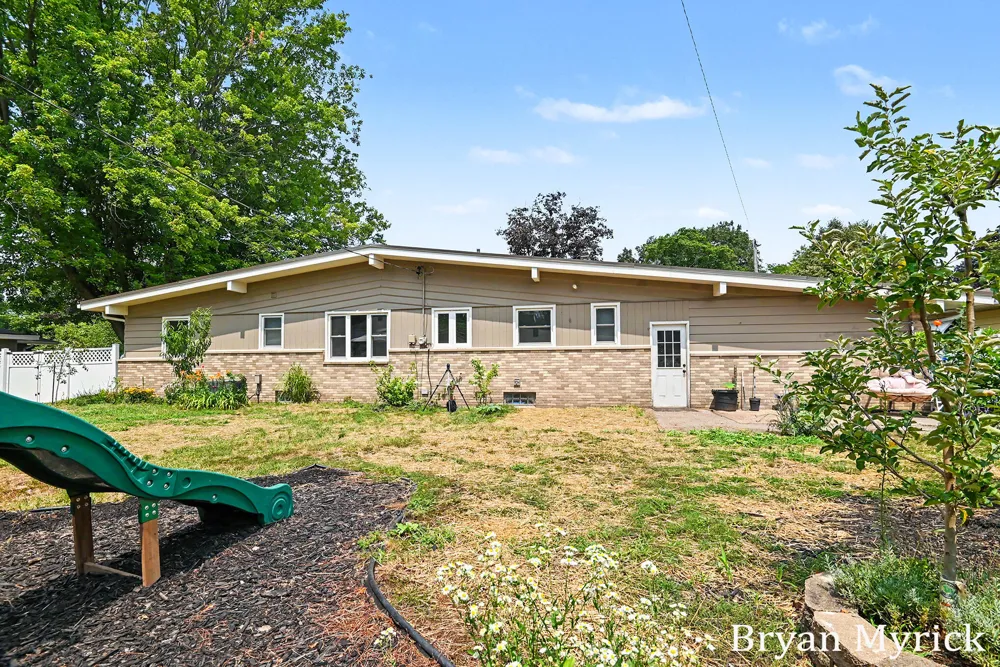 182 E 25th Street Holland City, MI 49423