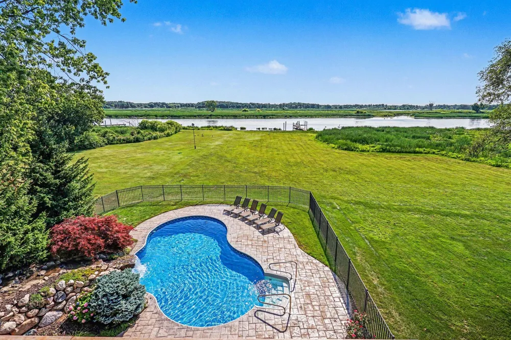 14848 152nd Avenue Grand Haven Charter Township, MI 49417
