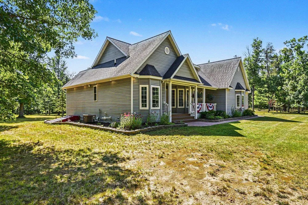 6260 Evergreen Plainfield Township, MI 48739